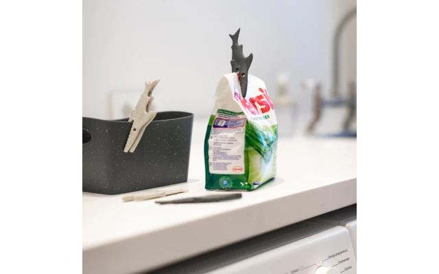 Koziol Sharky Sturmwäscheklammer desert sand 20 tlg. Koziol Sharky Sturmwäscheklammer Desert Sand 20 Tlg. -Campingausrüstung 735389 4917704 1